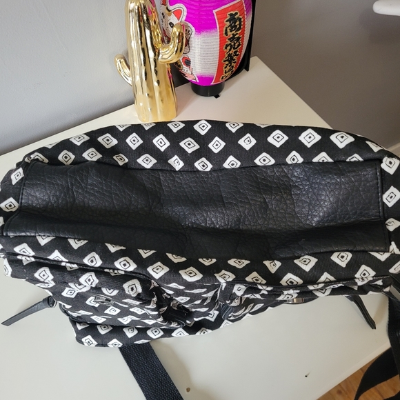 Volcom Cruz Messenger, BNWT - Picture 10 of 14